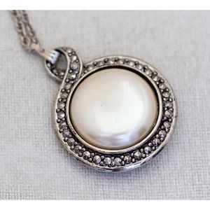 32 inch, Vintage Silver Tone Circle Faux Pearl Necklace by Avon - N1
